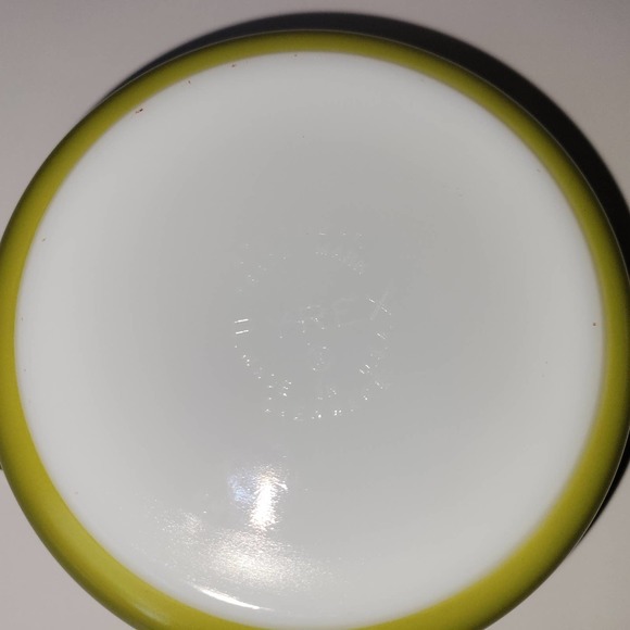 Pyrex Verde #472 1.5 Pints Round Casserole Dish without Lid - Picture 4 of 7